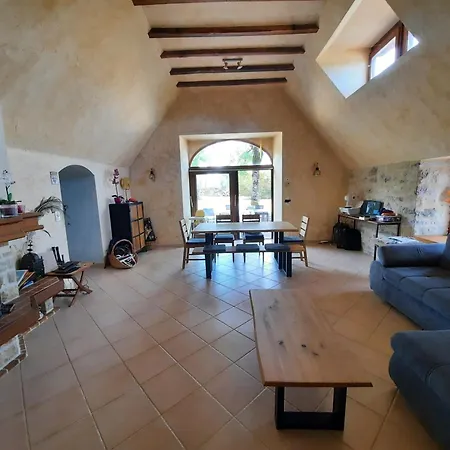 Дом отдыха Jolie Maison De Avec Piscine Flaujac-Gare