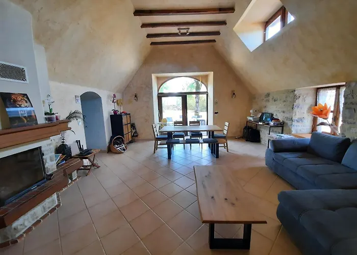 Дом отдыха Jolie Maison De Avec Piscine Flaujac-Gare