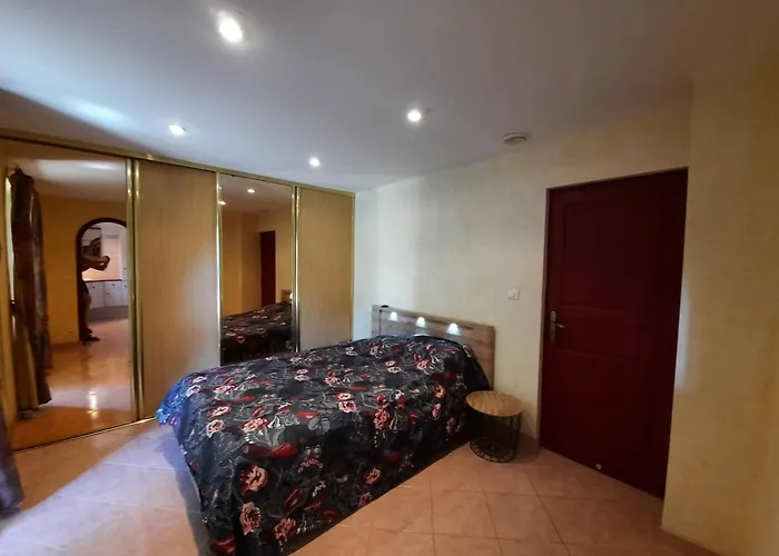 Jolie Maison De Avec Piscine Flaujac-Gare